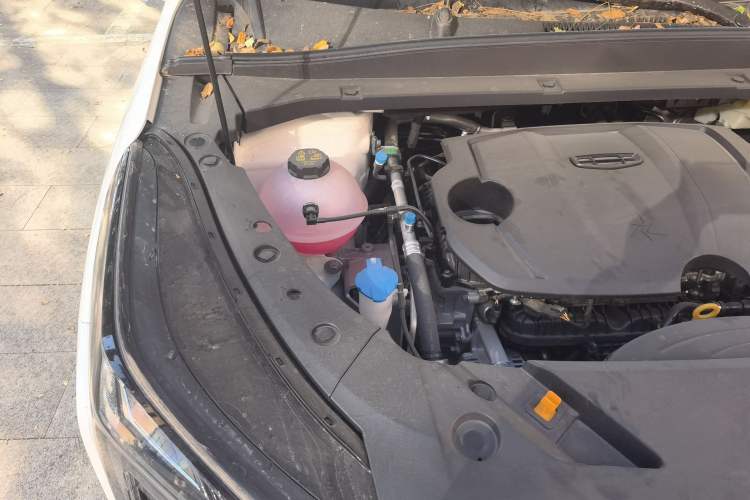 Used Geely Auto Emgrand X7 Sport 2024 1.5TD Smart Connect+ Engine Bay Right