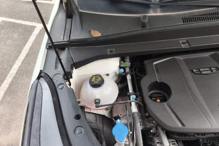 Used Geely Auto Emgrand X7 Sport 2024 1.5TD Smart Connect+ Engine Bay Right