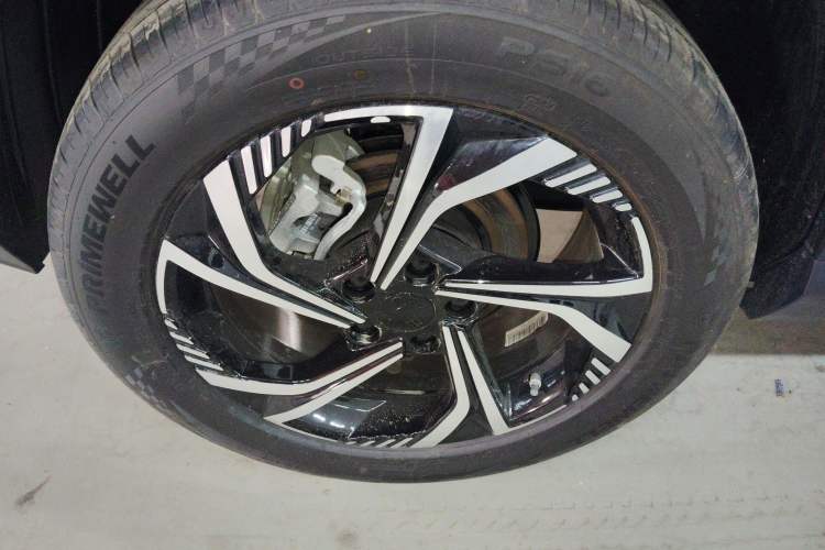 Used Geely Auto Emgrand X7 Sport 2024 1.5TD Smart Connect+ Exterior 5
