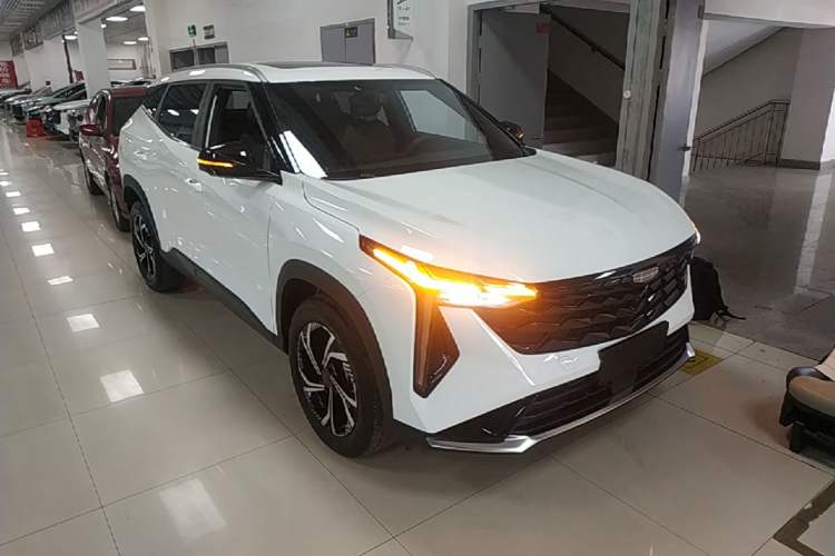 Used Geely Auto Emgrand X7 Sport 2024 1.5TD Dragon Edition Front Right 45 Deg