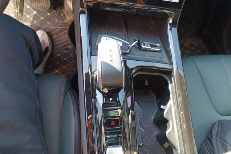 Used Geely Auto Emgrand X7 Sport 2024 1.5TD Smart Connect+ Gear Lever