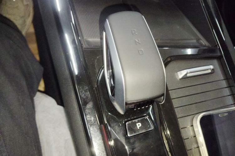 Used Geely Auto Emgrand X7 Sport 2024 1.5TD Smart Connect+ Gear Lever
