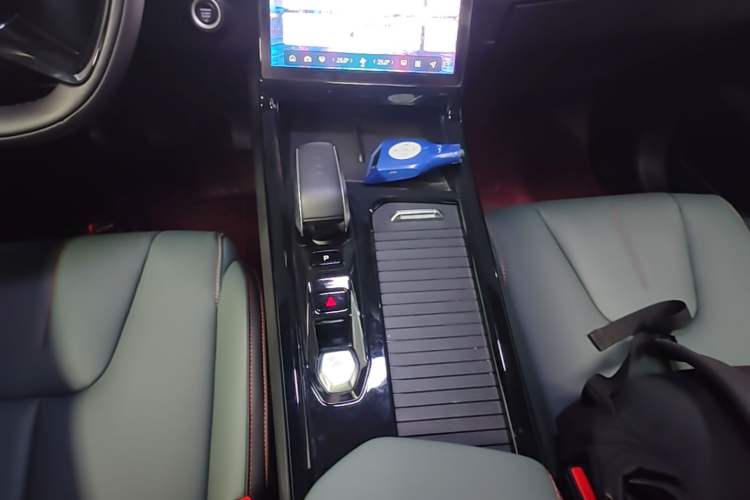 Used Geely Auto Emgrand X7 Sport 2024 1.5TD Smart Connect+ Gear Lever