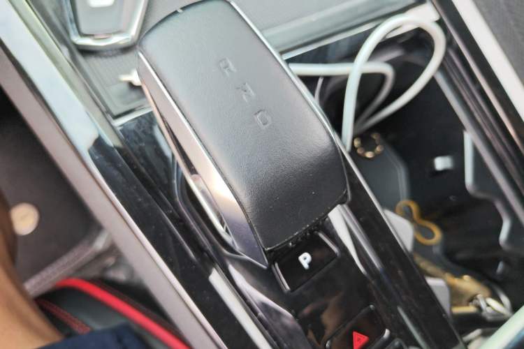 Used Geely Auto Emgrand X7 Sport 2024 1.5TD Smart Connect+ Gear Lever