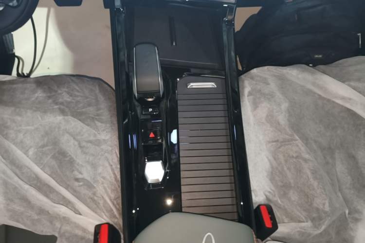 Used Geely Auto Emgrand X7 Sport 2024 1.5TD Smart Connect+ Gear Lever
