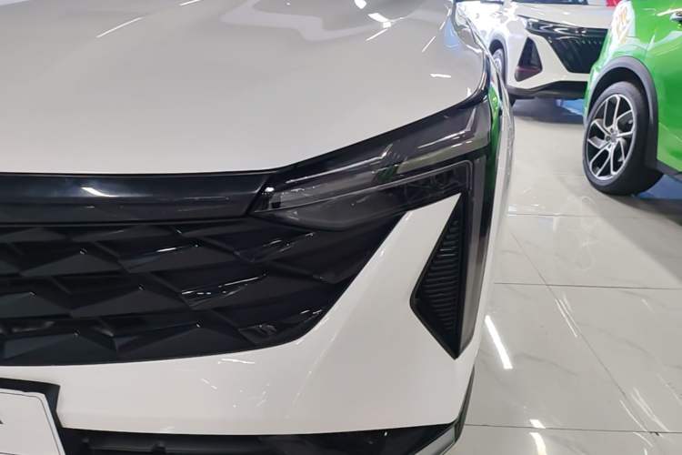 Used Geely Auto Emgrand X7 Sport 2024 1.5TD Smart Connect+ Left Front Headlight