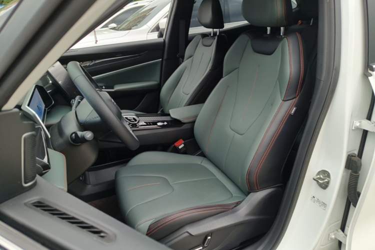 Used Geely Auto Emgrand X7 Sport 2024 1.5TD Smart Connect+ Left Front Seat