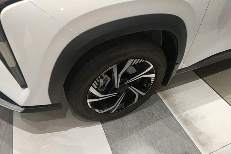 Used Geely Auto Emgrand X7 Sport 2024 1.5TD Dragon Edition Left Front Wheel Hub