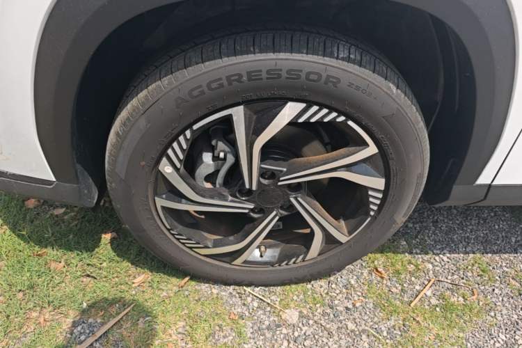 Used Geely Auto Emgrand X7 Sport 2024 1.5TD Dragon Edition Left Front Wheel Hub