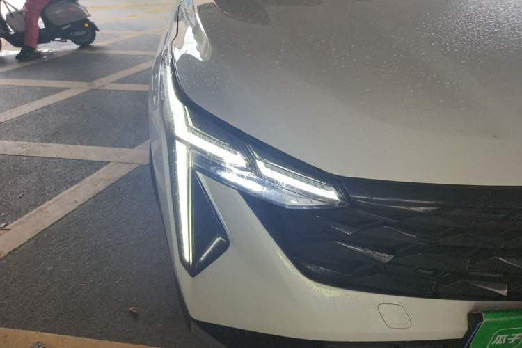 Used Geely Auto Emgrand X7 Sport 2024 1.5TD Smart Connect+ Right Front Headlight