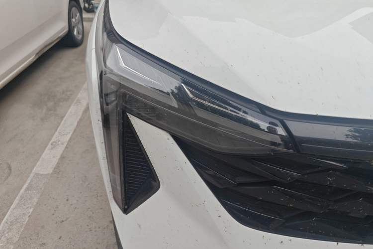 Used Geely Auto Emgrand X7 Sport 2024 1.5TD Smart Connect+ Right Front Headlight