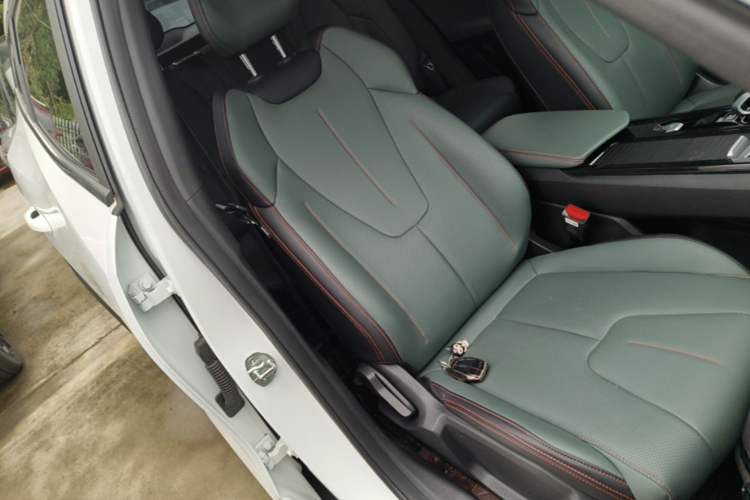 Used Geely Auto Emgrand X7 Sport 2024 1.5TD Smart Connect+ Right Front Seat
