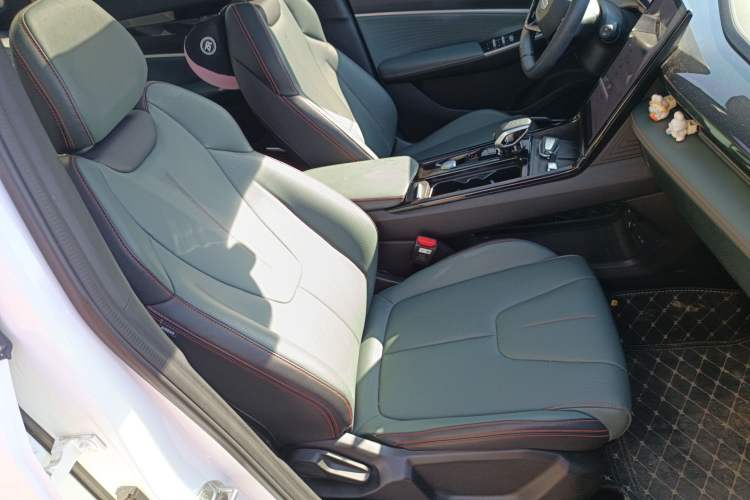 Used Geely Auto Emgrand X7 Sport 2024 1.5TD Smart Connect+ Right Front Seat