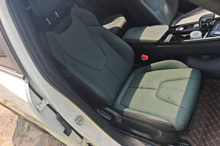 Used Geely Auto Emgrand X7 Sport 2024 1.5TD Dragon Edition Right Front Seat