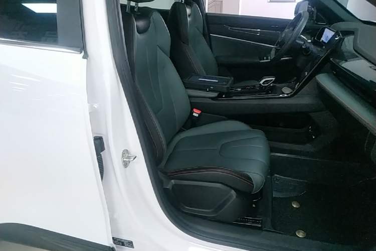 Used Geely Auto Emgrand X7 Sport 2024 1.5TD Dragon Edition Right Front Seat