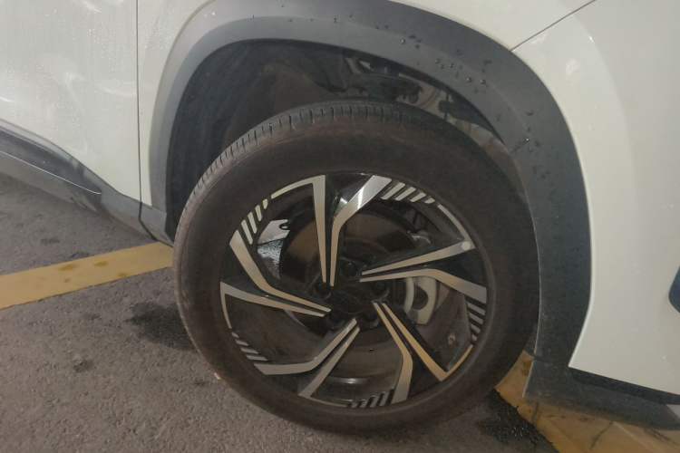 Used Geely Auto Emgrand X7 Sport 2024 1.5TD Smart Connect+ Right Front Wheel Hub