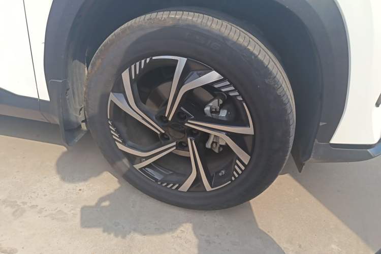 Used Geely Auto Emgrand X7 Sport 2024 1.5TD Smart Connect+ Right Front Wheel Hub