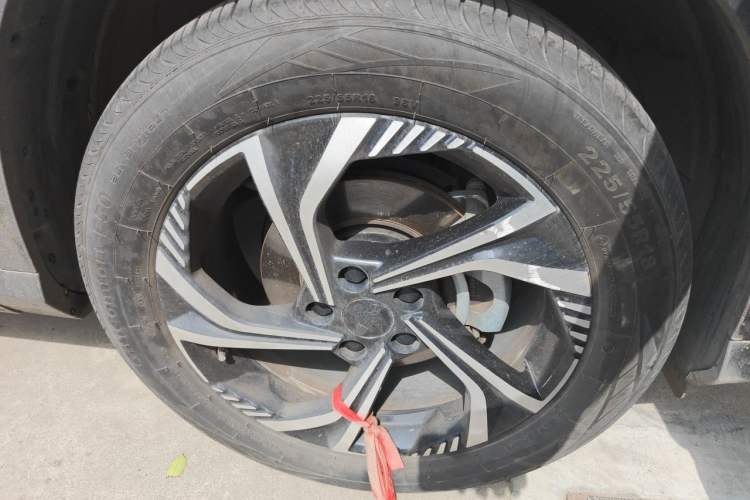 Used Geely Auto Emgrand X7 Sport 2024 1.5TD Smart Connect+ Right Front Wheel Hub