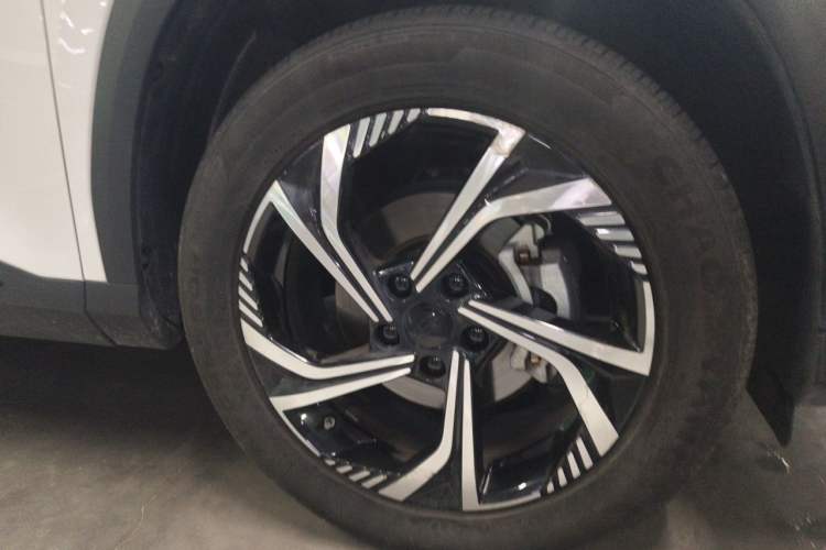 Used Geely Auto Emgrand X7 Sport 2024 1.5TD Smart Edition Right Front Wheel Hub