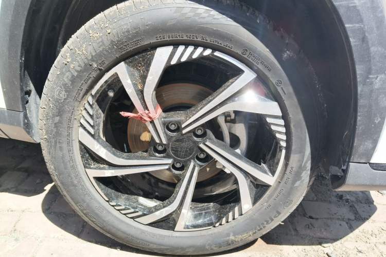 Used Geely Auto Emgrand X7 Sport 2024 1.5TD Dragon Edition Right Front Wheel Hub