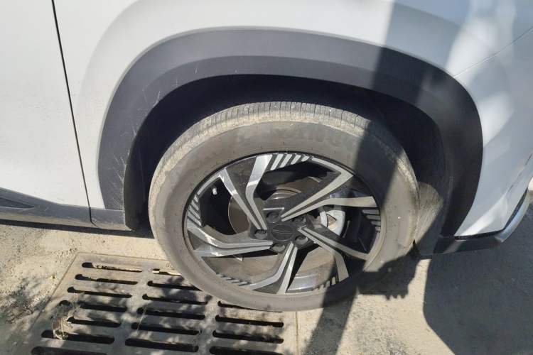 Used Geely Auto Emgrand X7 Sport 2024 1.5TD Dragon Edition Right Front Wheel Hub