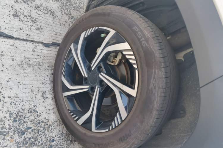 Used Geely Auto Emgrand X7 Sport 2024 1.5TD Dragon Edition Right Rear Wheel Hub