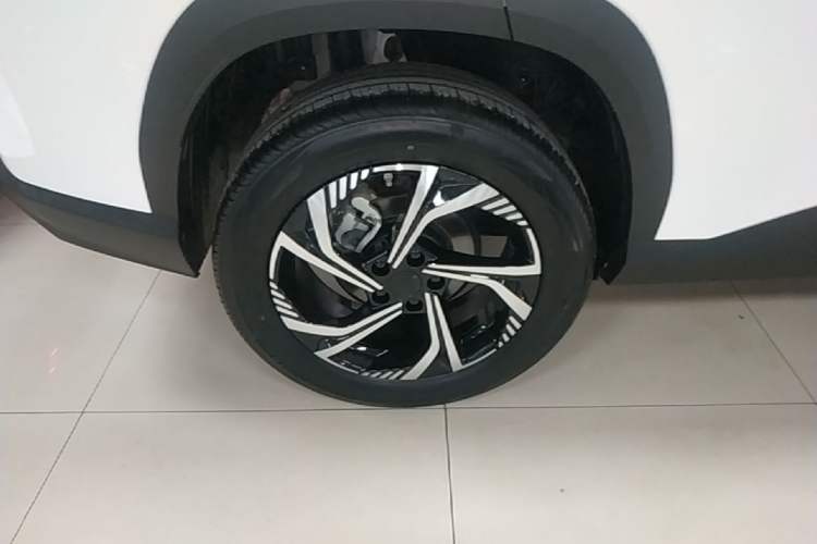 Used Geely Auto Emgrand X7 Sport 2024 1.5TD Dragon Edition Right Rear Wheel Hub