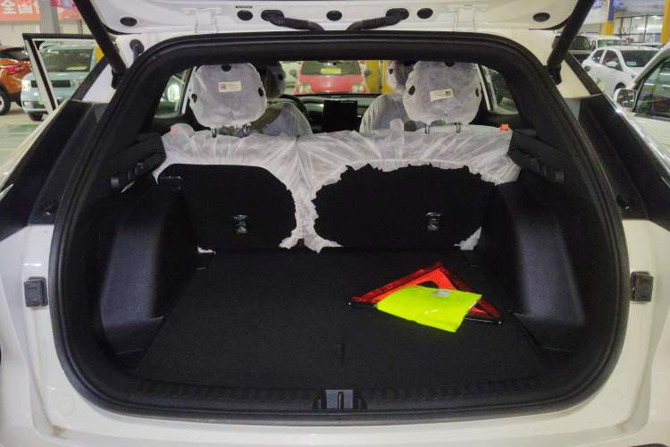 Used Geely Auto Emgrand X7 Sport 2024 1.5TD Smart Connect+ Trunk