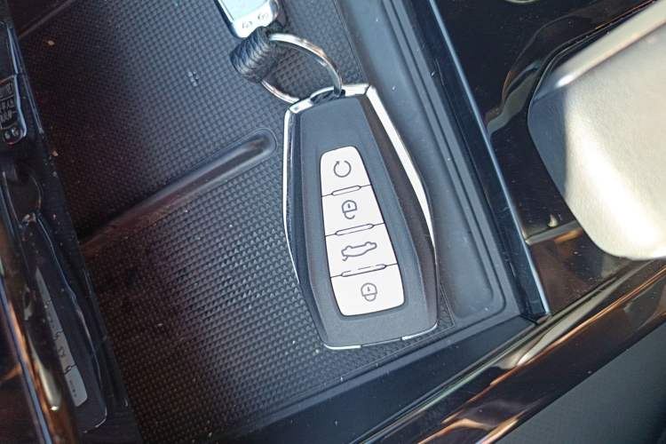 Used Geely Auto Emgrand X7 Sport 2024 1.5TD Smart Connect+ Vehicle Key