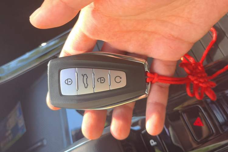 Used Geely Auto Emgrand X7 Sport 2024 1.5TD Smart Connect+ Vehicle Key