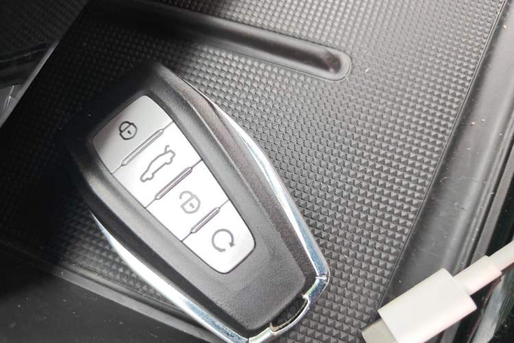 Used Geely Auto Emgrand X7 Sport 2024 1.5TD Smart Connect+ Vehicle Key