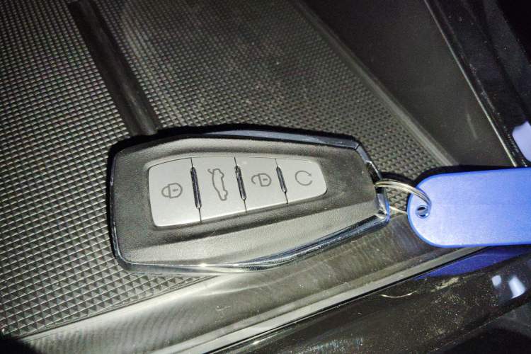 Used Geely Auto Emgrand X7 Sport 2024 1.5TD Smart Connect+ Vehicle Key
