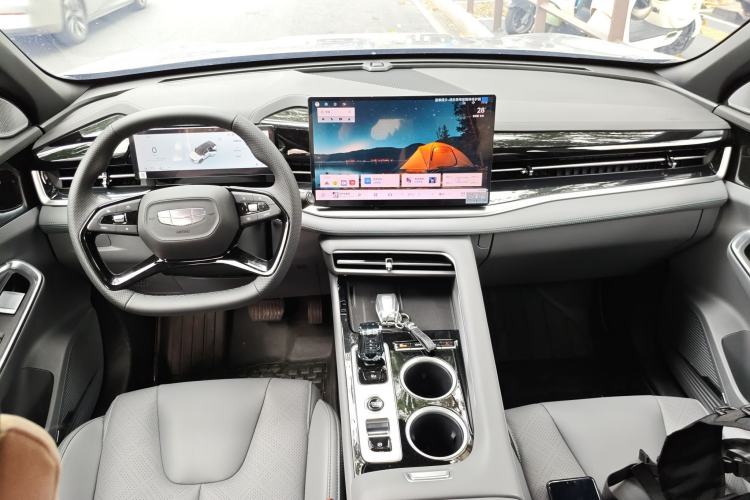 Used Geely Auto Emgrand X7 Sport 2026 Model 1.5TD Wonderful Center Console