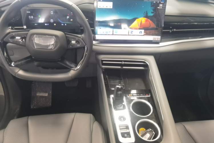 Used Geely Auto Emgrand X7 Sport 2026 Model 1.5TD Aspirational Center Console