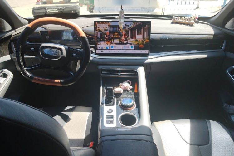 Used Geely Auto Emgrand X7 Sport 2026 Model 1.5TD Aspirational Center Console