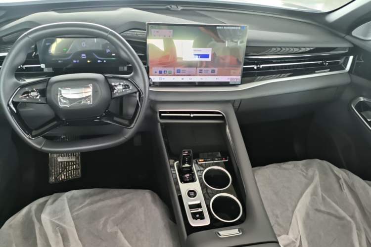 Used Geely Auto Emgrand X7 Sport 2026 Model 1.5TD Aspirational Center Console