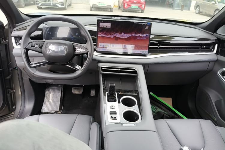 Used Geely Auto Emgrand X7 Sport 2026 Model 1.5TD Aspirational Center Console