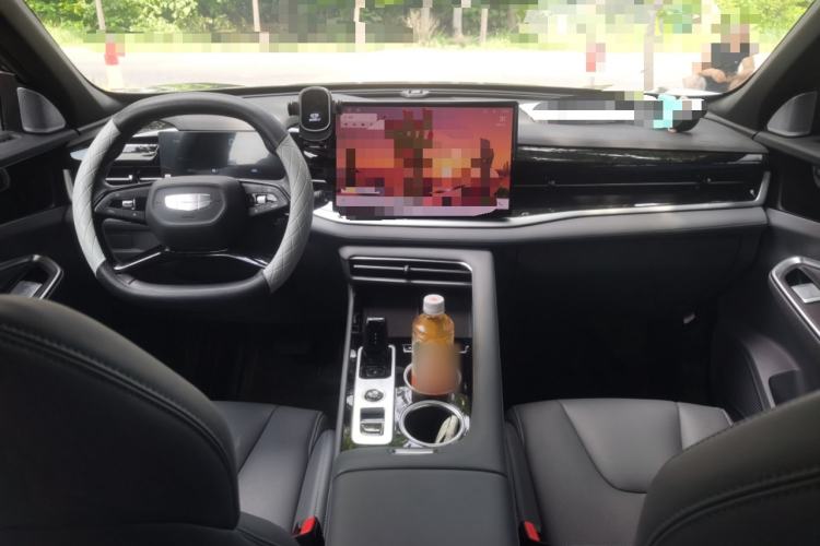 Used Geely Auto Emgrand X7 Sport 2026 Model 1.5TD Aspirational Center Console