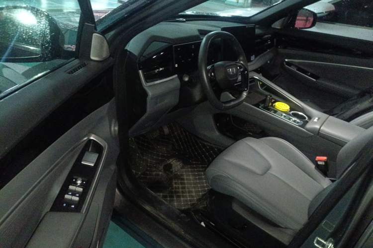 Used Geely Auto Emgrand X7 Sport 2026 Model 1.5TD Aspirational Driver Seat