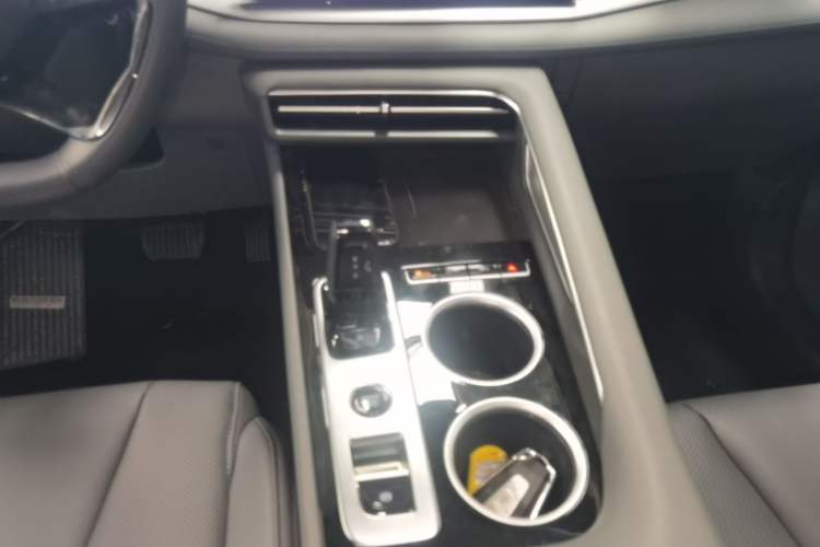 Used Geely Auto Emgrand X7 Sport 2026 Model 1.5TD Aspirational Gear Lever