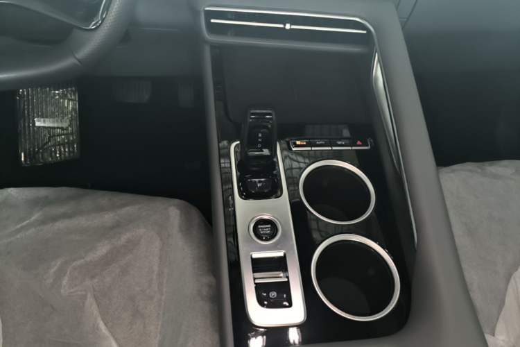 Used Geely Auto Emgrand X7 Sport 2026 Model 1.5TD Aspirational Gear Lever