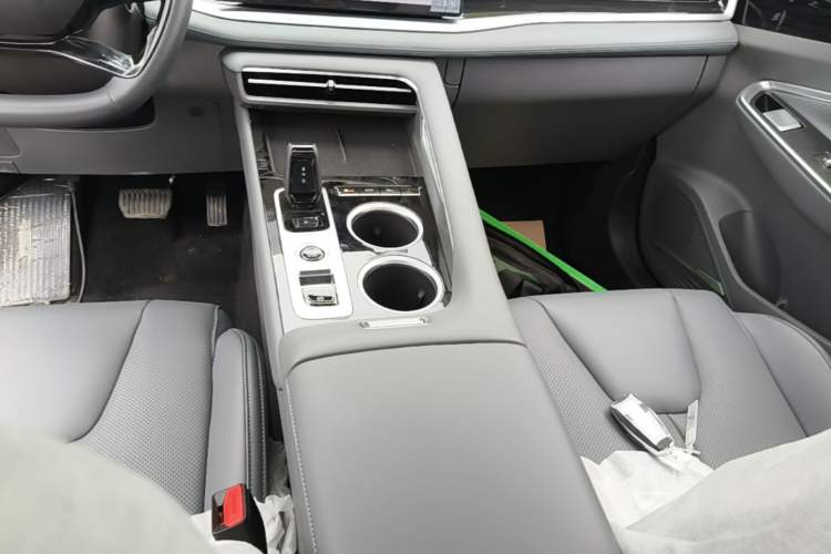 Used Geely Auto Emgrand X7 Sport 2026 Model 1.5TD Aspirational Gear Lever