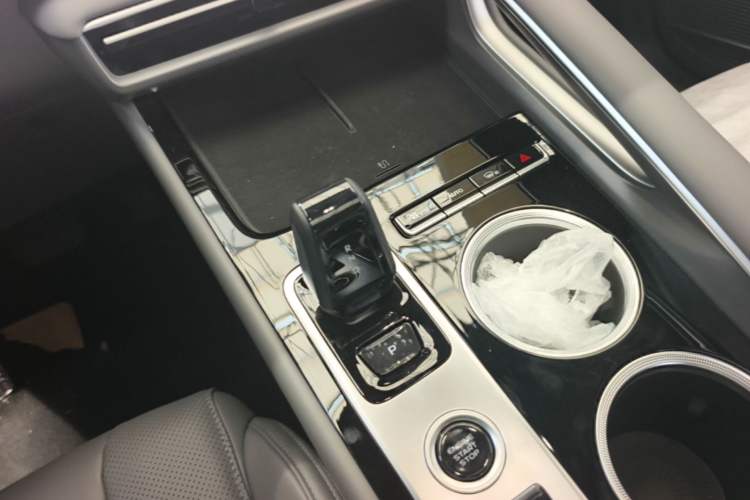 Used Geely Auto Emgrand X7 Sport 2026 Model 1.5TD Aspirational Gear Lever