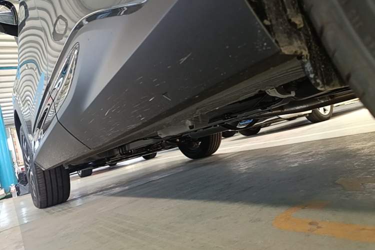 Used Geely Auto Emgrand X7 Sport 2026 Model 1.5TD Aspirational Left Side Sill