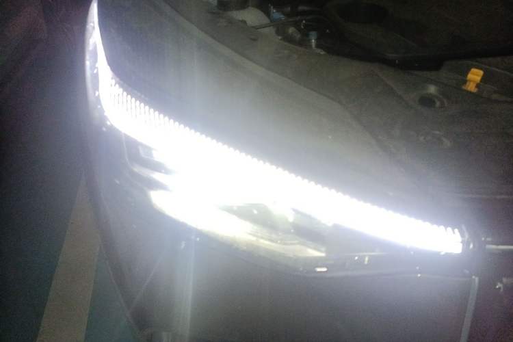 Used Geely Auto Emgrand X7 Sport 2026 Model 1.5TD Aspirational Right Front Headlight