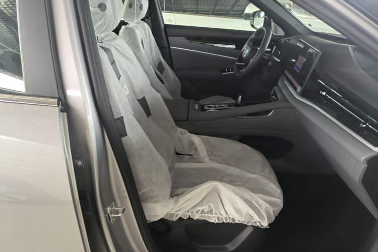 Used Geely Auto Emgrand X7 Sport 2026 Model 1.5TD Aspirational Right Front Seat
