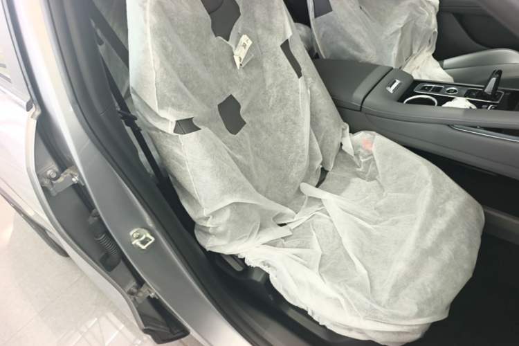 Used Geely Auto Emgrand X7 Sport 2026 Model 1.5TD Aspirational Right Front Seat