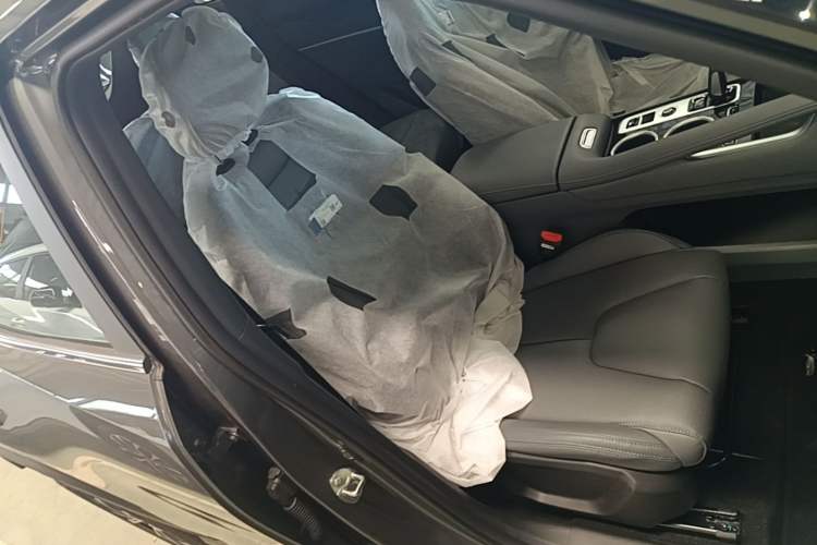 Used Geely Auto Emgrand X7 Sport 2026 Model 1.5TD Aspirational Right Front Seat
