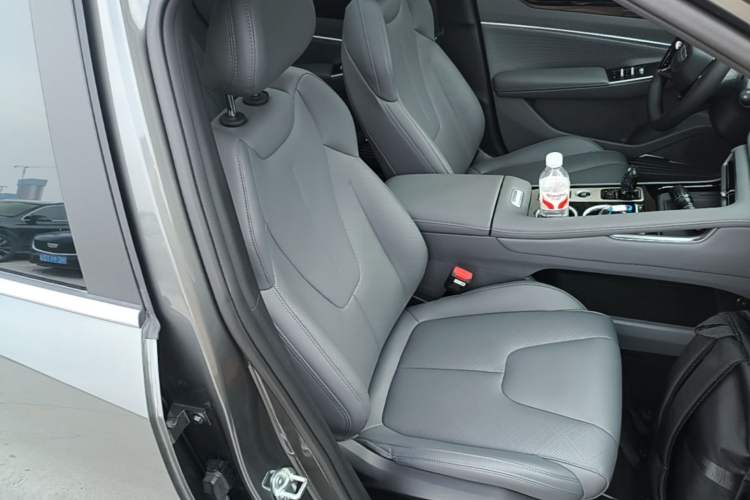 Used Geely Auto Emgrand X7 Sport 2026 Model 1.5TD Wonderful Right Front Seat