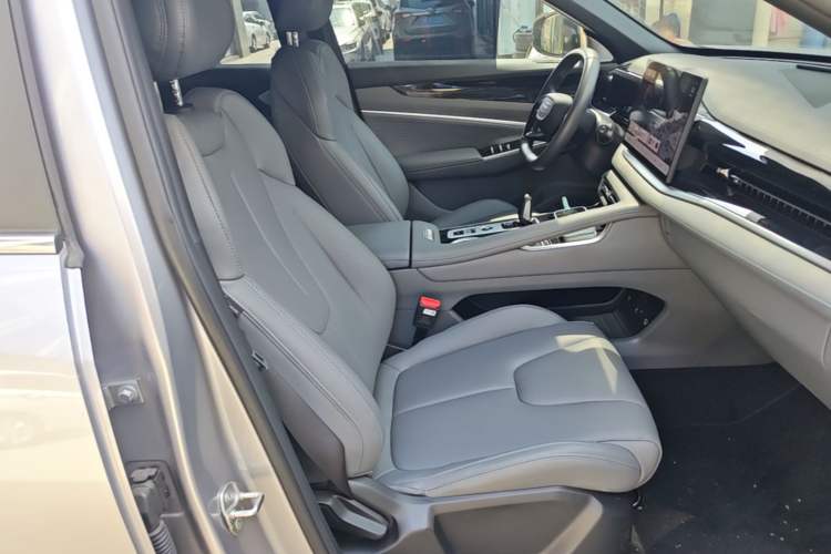 Used Geely Auto Emgrand X7 Sport 2026 Model 1.5TD Aspirational Right Front Seat